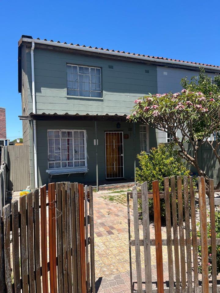 2 Bedroom Property for Sale in Elsies River Western Cape